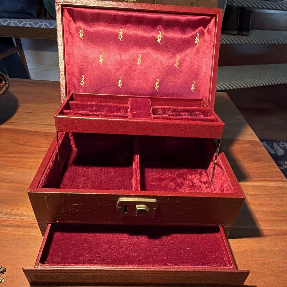 Red Faux Leather Locking Jewelry Box, Velvet Lined, Rectangle 11 x 7 x 4 in